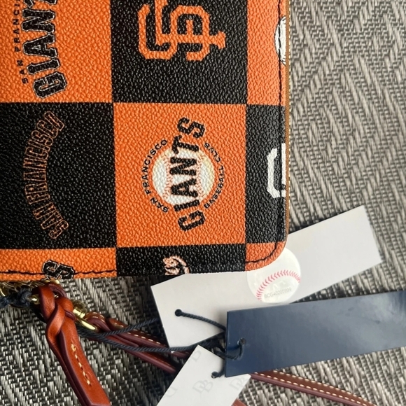 Dooney & Bourke San Francisco Giants Wallet - Picture 3 of 7